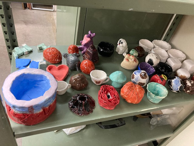 CStraavaldsen's tweet photo. #Sennettshines #StudentArtists #AwesomeClayProjects https://t.co/BiUTy52odT