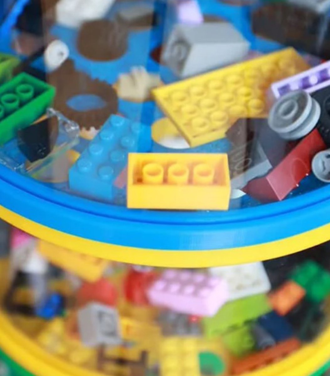 creapills's tweet image. Le créatif Matty Benedetto a conçu un aspirateur capable de trier les briques LEGO en fonction de leur taille

Plus d’infos : bit.ly/3L4YuaN