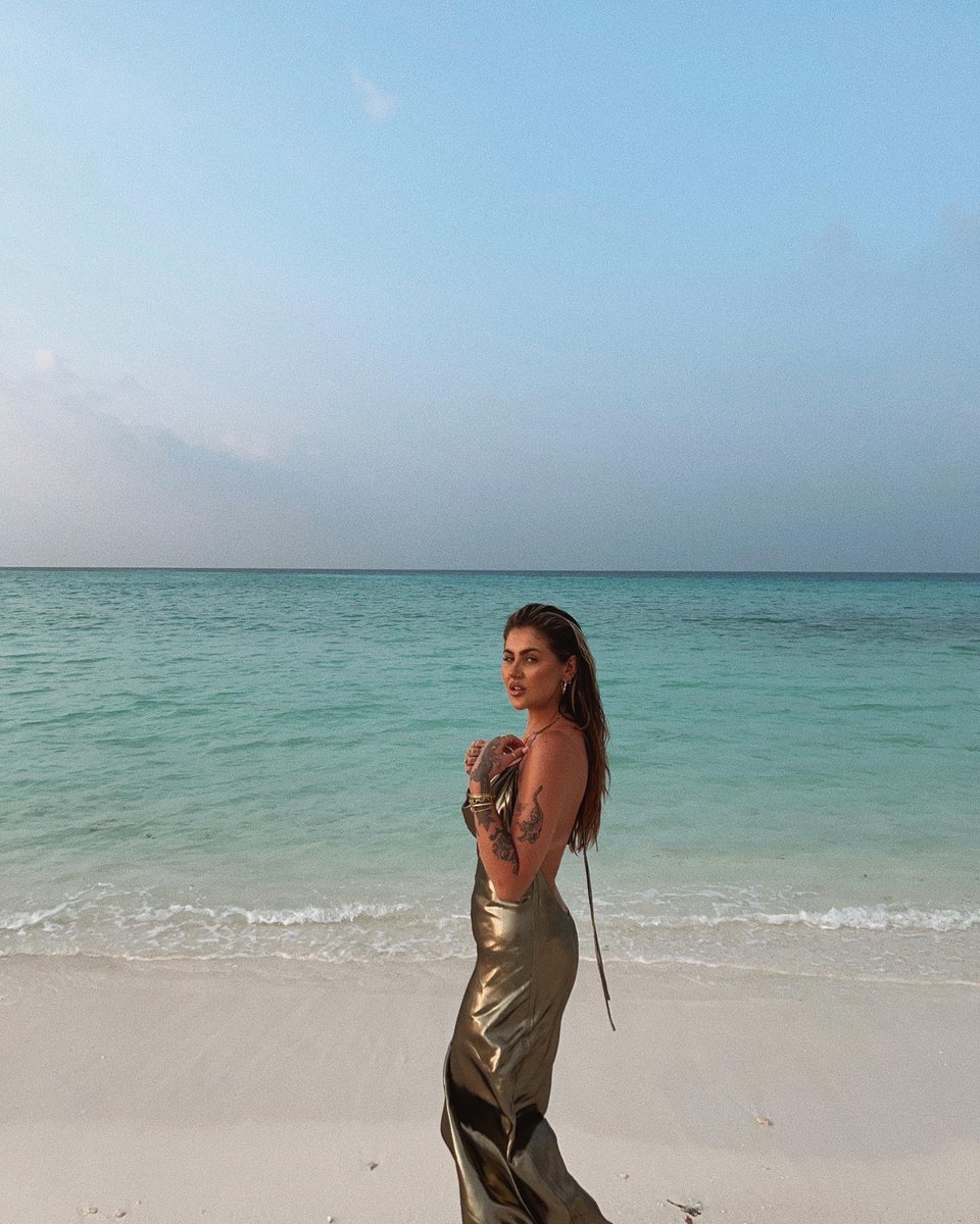 jamiegenevieve's tweet photo. Honeymoon vlog coming tonight 🌊❤️ https://t.co/1J8eYtfET9