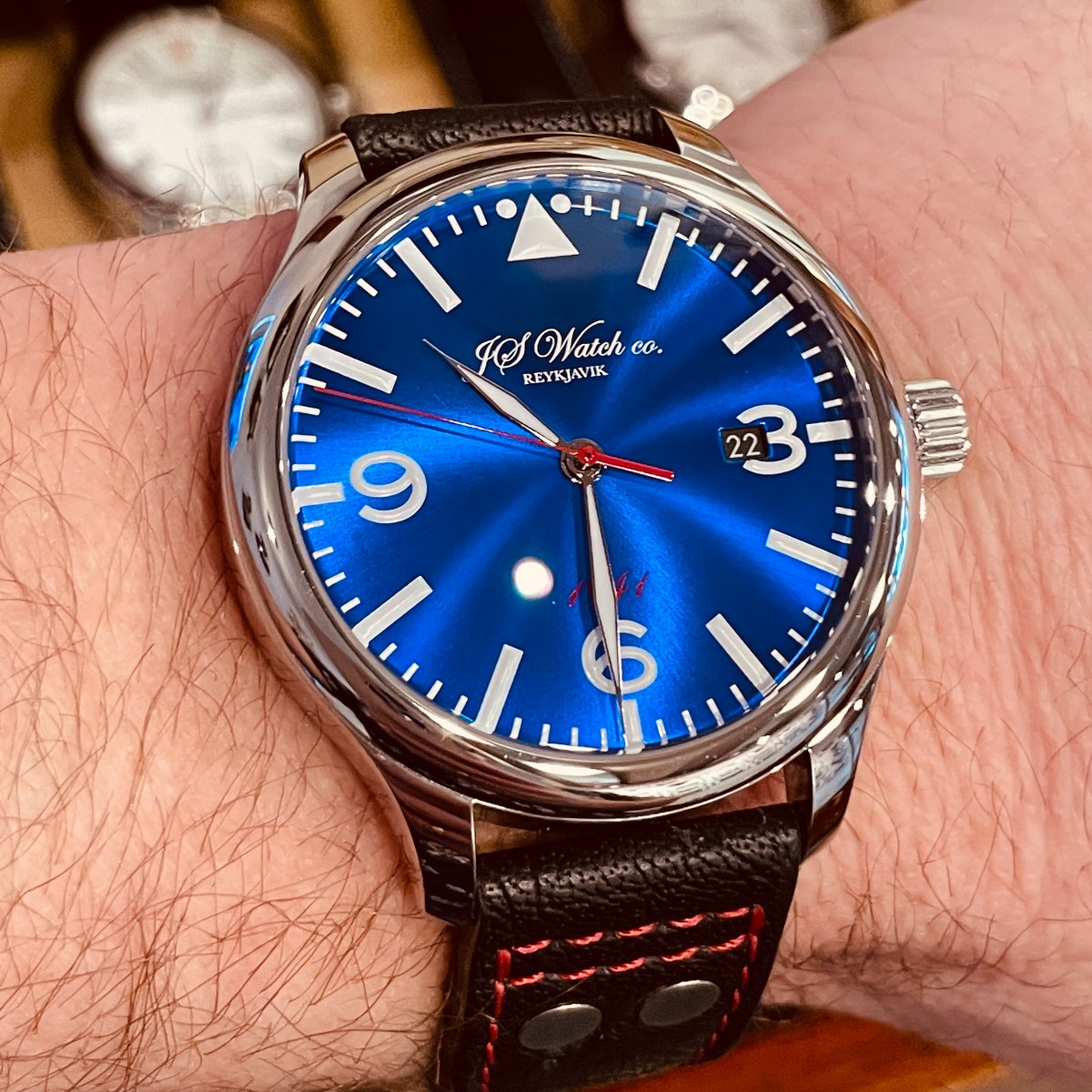 Trying on the Blue Frisland 1941 in our Reykjavik store! 🤩

#jswatch #reykjavik #iceland #watchesofinstagram #watchoftheday #watchcollector #watchfam #watchaddict #hodinkee #watchmaking