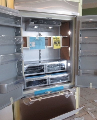 We are so pleased with our new refrigerator and have already loaded it up with delicious goodies for our patients and families! 

A great big thank you to The Brick in London - your kindness and generosity are so greatly appreciated!