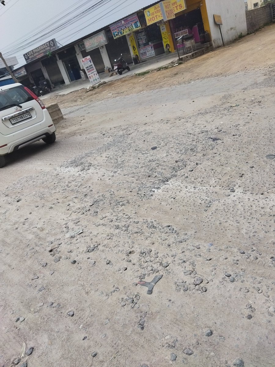 nareshv2's tweet photo. @KTRTRS,@trsharish,@GMRMLAPTC,@TRSGMR,@PanduThummala,@TelanganaCMO,@HMDA_Gov,pls see the road from green field to symphony homes in the pics. It's in very worst condition. No one is looking into it. People are suffering alot while going on the road. https://t.co/riwRtpAA07
