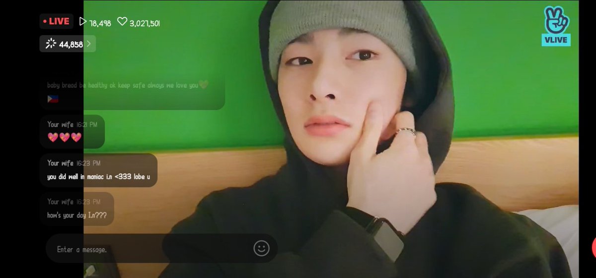 Shadilix's tweet photo. @straykidslegend >,< https://t.co/y8rc8qgUx6