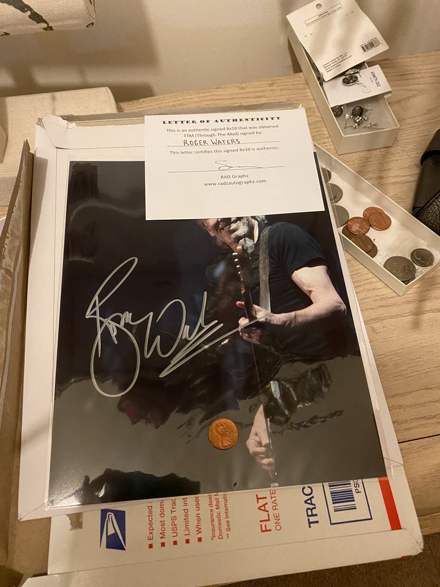 basedAF_AF's tweet photo. ⁦@rogerwaters⁩ is this really authentic???? Guess I’ll die again 🤬🤬🤬🤬🤬🤬🤬🗿🗿🗿🗿🗿🗿🗿🗿🗿🗿😇👍 https://t.co/5K25UVZumJ
