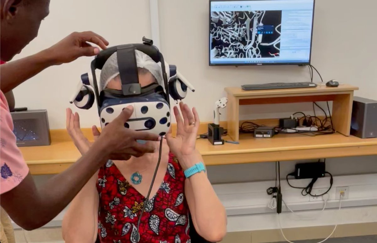 CatrionaWaitt's tweet image. A discussion on the intersection between bioinformatics @AceUganda and pharmacometrics leading to a practical demonstration of #VirtualReality as a training tool has opened my eyes to many possibilities! @IDIMakerere