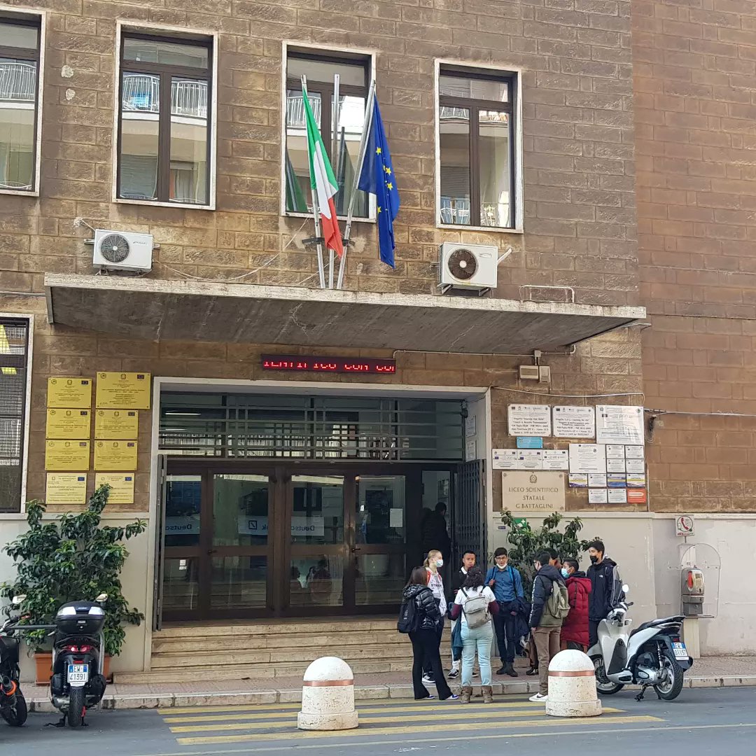 iesginer_org's tweet photo. El proyecto Erasmus Arduino Maker Lab con el Liceo Scientífico G. Batacclini de Taranto (Italia) ya está en marcha. Esta semana estaremos desarrollando competencias STEAM a través del trabajo en equipos. Nuevos amigos y nuevos aprendizajes que abren mente y estrechan lazos. https://t.co/A4BjAndd9c