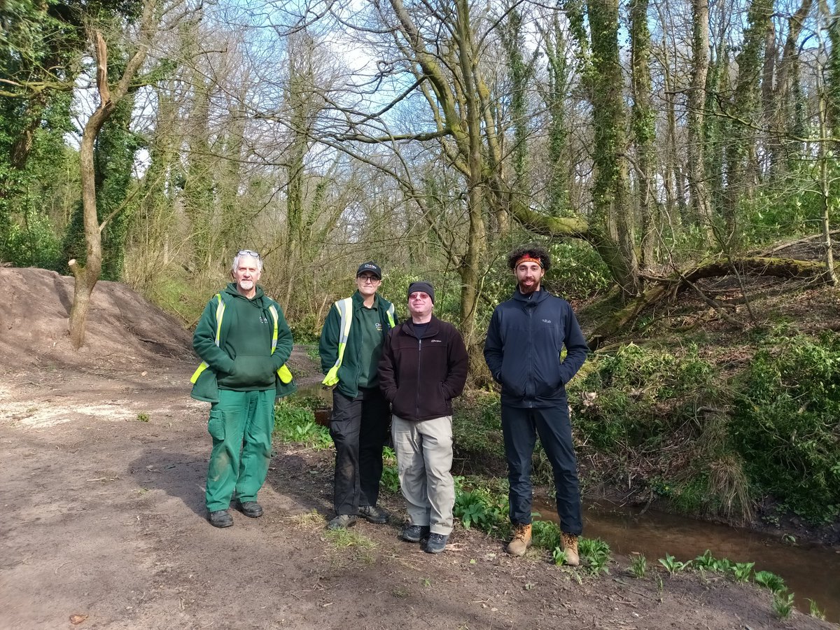 InnsProject's tweet photo. Last Thursday, @ChorleyCouncil 's rangers, @SDG1864 and @GroundworkCLM met at #YarrowValleyCountryPark to discuss ways we can work together this summer. Here the rangers are showing off the silt traps
#DouglasChallenge #GRCF @DouglasPilot https://t.co/fK1v9orpgB