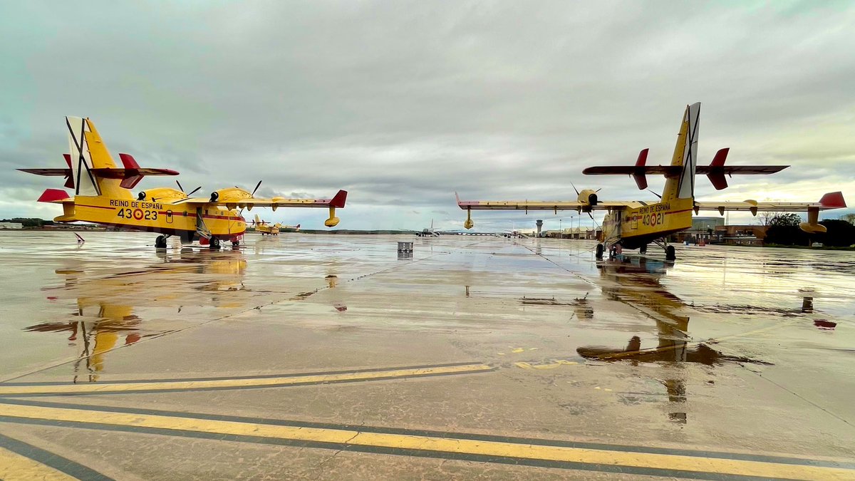 😎Para un día gris🌪, aviones de colores 🇪🇸 

#ApagaYVámonos #43Grupo #DondePongoElOjoMojo 🛩💦💦🔥🌪💨 

<a href="/EjercitoAire/">Ejército del Aire y del Espacio</a> <a href="/ferlxv/">Ferlxv 🏛️</a> <a href="/maruat43/">Miguel Maroto</a> <a href="/samupinon/">🅢🅐🅜🅤 🅟🅘🅝̃🅞́🅝 🐣</a> <a href="/tiempobrasero/">Tutiempo</a> <a href="/mitecogob/">Transición Ecológica y Reto Demográfico</a> <a href="/Defensagob/">Ministerio Defensa</a> <a href="/AT_Brif/">ATBRIF</a> <a href="/controladores/">😉Controladores Aéreos 🇪🇸</a>