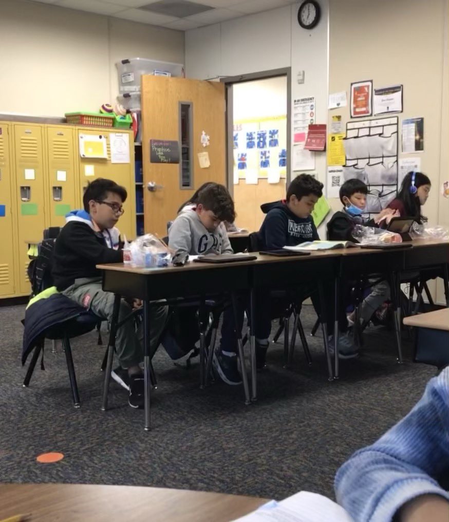 MrsElizardo's tweet photo. Getting right back into their work after Spring Break. My kids constantly amaze me with their self-monitoring skills. @LakelandES https://t.co/fYm6ujLici