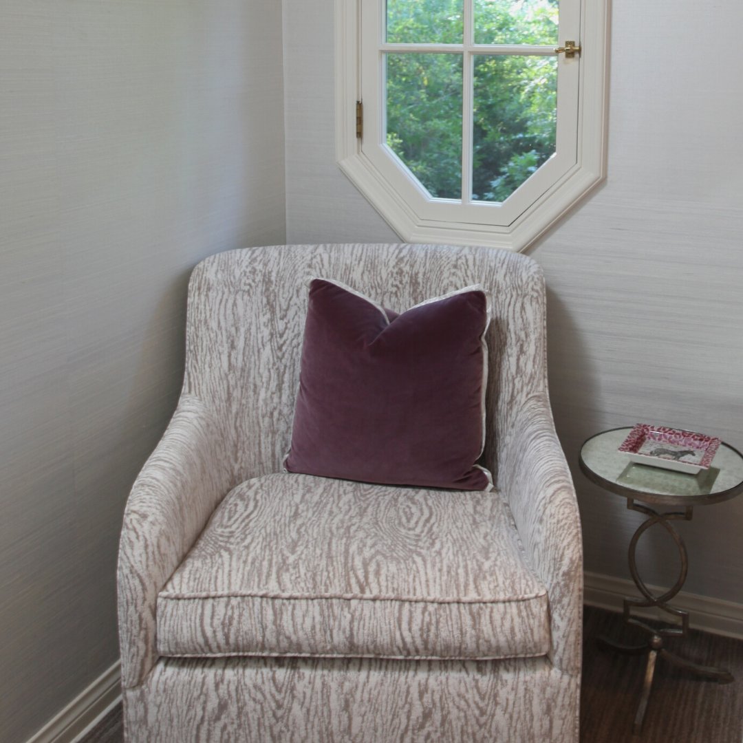 DesignerGrubb's tweet image. Sometimes the smallest spaces can mean the most to a client. A small sitting area, with a beautiful comfortable chair and sunlight. #archinteriors #bookchair #smallspace #comfychair #customdesign #fabric #residentialdesign #christophergrubb #designerchristophergrubb #decoration