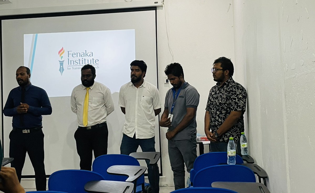 ManadhooCouncil's tweet photo. ނ. މަނަދޫ ކައުންސިލާއި ފެނަކަ އިންސްޓިޓިއުޓް ފޮރ ޓްރެއިނިންގ އެންޑް ރިސާރޗް ގުޅިގެން 22 މާރޗް 2022 ވަނަ ދުވަހު ކުރިއަށް ގެންދެވުނު ޓްރެއިނިންގ ޕްރޮގްރާމްގެ ތެރެއިން. @TeamFenaka @FenakaInstitute @lgaMaldives https://t.co/dtVgNInjLP
