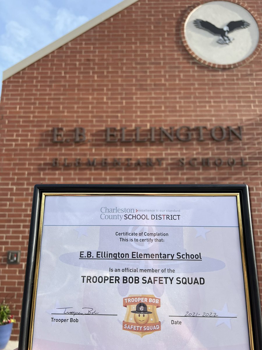 It’s a beautiful morning to be out in Ravenel at E.B. Ellington Elementary School. Keep up the good work on being safe at crosswalks, while walking to school and on school busses. 
🚍📚🙂