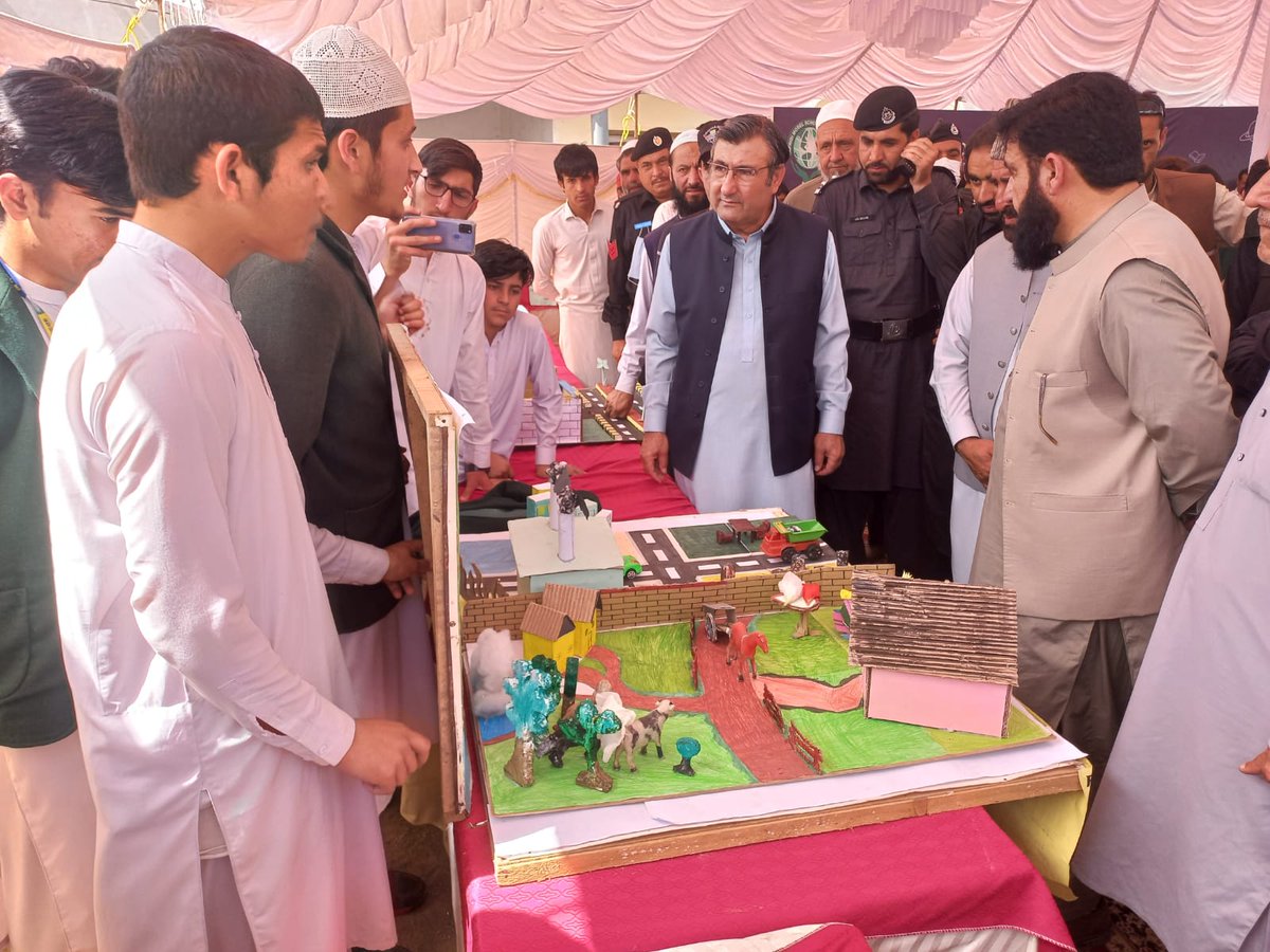 SenatorAyub's tweet photo. Visited Science Exhibition at the Afridi Model School and encouraged the students for their endeavours. Education is an essential element for a prosperous country and we will make Pakistan great through increasing literacy levels among the masses. https://t.co/iwPLafezJV