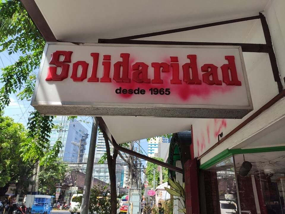heyitspholop's tweet photo. First, they came to purge state university libraries of “subversive” materials. Now, they are going after Popular Bookstore and Solidaridad in what is obviously a coordinated attack. Red-taggers are now defacing bookstores. No other words to describe this but fascism on the rise. https://t.co/tmIA7TgA3K