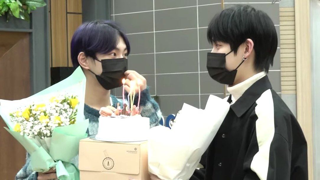 sunwonfeeds's tweet photo. cutest thing I ever seen #sunwon https://t.co/zgf41Mjr5r