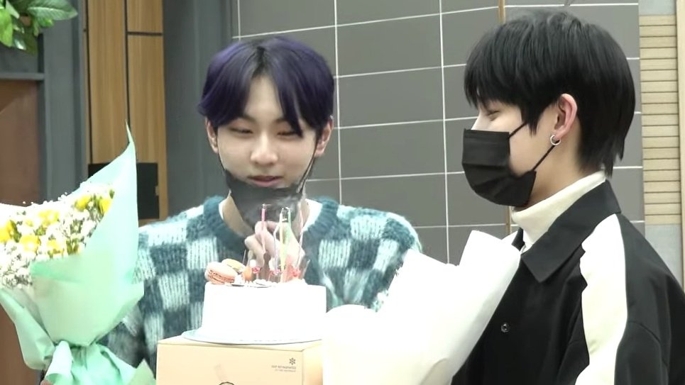 sunwonfeeds's tweet photo. cutest thing I ever seen #sunwon https://t.co/zgf41Mjr5r