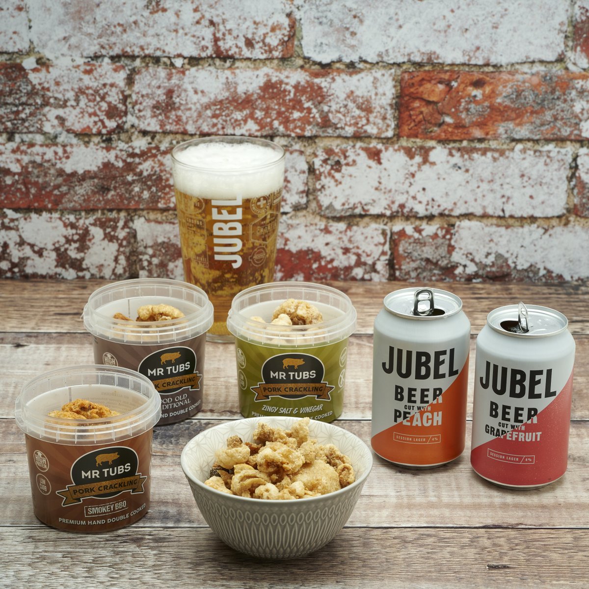 MrTubs_Net's tweet photo. March Offer Alert! 📣🤑
Our JUBEL Gift Sets are now just £9.99 😋
(down from £11.99 - SAVE £2)

#offer #porkcrackling #porkscratchings #porkcrackling #porkcrackle #scratchings #crackling #foodie #beer #beergifts https://t.co/hqKQzEp9iD