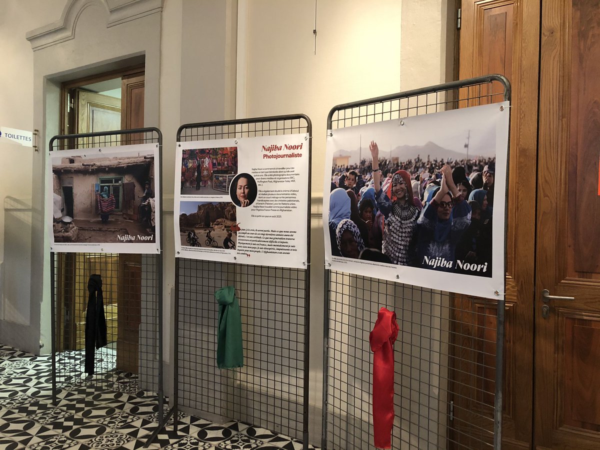 FemmesiciA's tweet photo. Hier soir, à la @Mairie6Lyon, se tenait l’exposition itinérante : “Ce que les Afghanes ont à nous dire”, créée par Femmes ici et ailleurs, issue du n•46 pour le @MPCTasso.  👏

👉 Visible jusqu’au 26 mars. 

@HossainiFatimah @djemilaben @Francoisemorvan https://t.co/5QhWhCgG86
