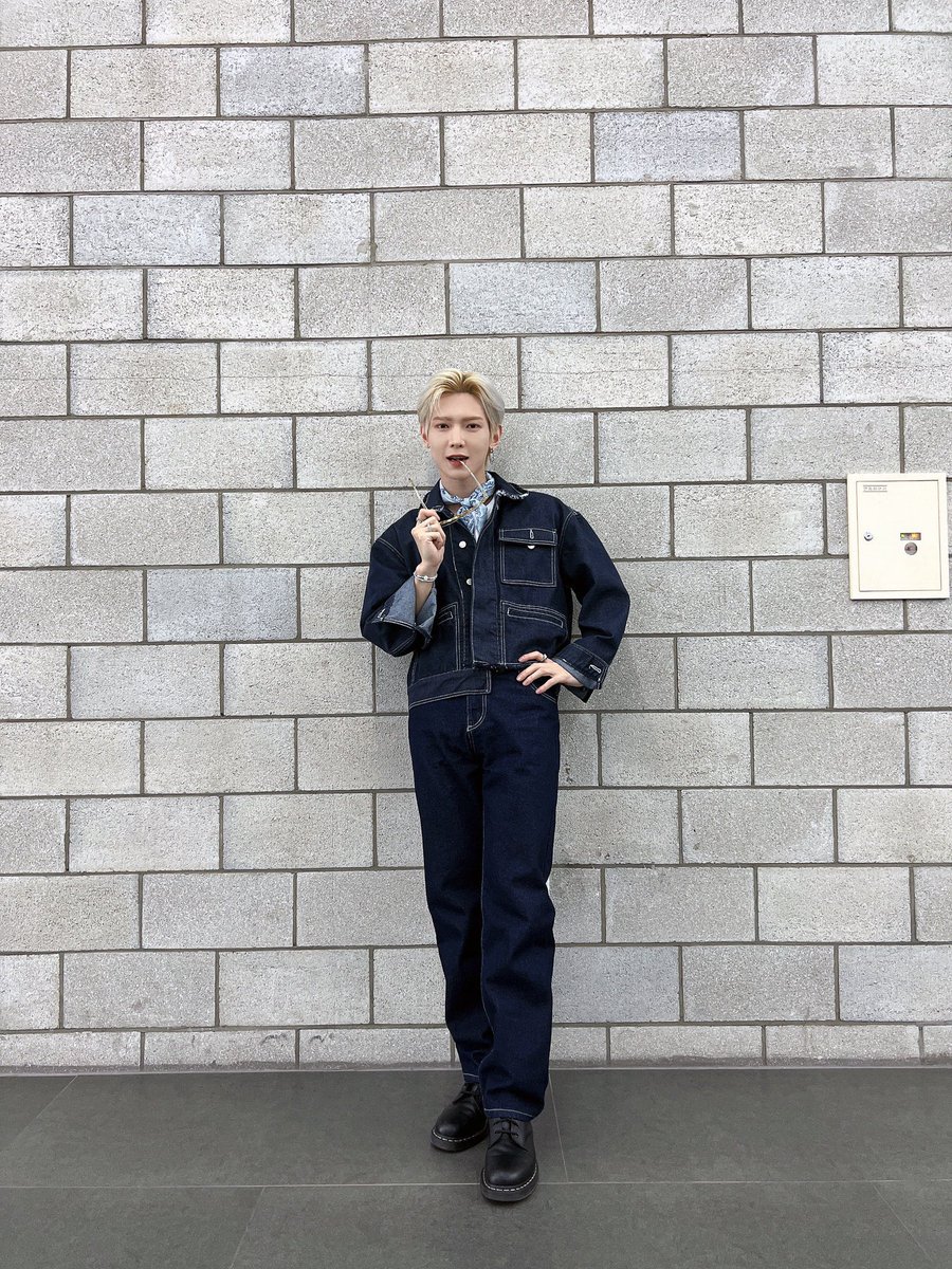 akabataanz's tweet photo. @ATEEZofficial 🌙 FIL TRANS

[📷] SBS MTV "Ang Palabas" MC Yeosang Likod Larawan
⠀
Kumpleto ang fashion kapag may denim⁉
Hindi! Makukumpleto ito sa pagka-inosente at kagandahan ni Yeosang!
Ating tapusin ang Martes nang nasa mabuting kalagayan, ALIIT😊

#ATEEZ #에이티즈 #여상 #YEOSANG https://t.co/9FmDANMEym