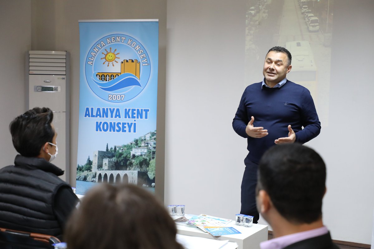 ALANYABLD's tweet photo. Gençlerle bir araya gelen Başkanımız @AdemMuratYucel, “Her yıl Alanya’da gençlerimizin aktif olarak katılabileceği 60’dan fazla uluslararası olmak üzere 100 üzerinde spor, kültür ve sanat faaliyeti gerçekleştiriyoruz” dedi.

Ayrıntılar: https://t.co/DxMiUkSy3e https://t.co/7E4NmUw7r6