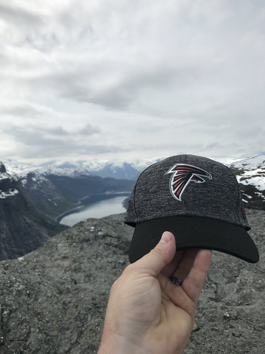 AdamFyke's tweet photo. I’ve owned 2 jerseys my whole life- a Chris Chandler (😆) one and a @M_Ryan02. Coincidentally both took the Falcs to the SB 🧐
Will miss seeing Ryan in a Falcs jersey but I will be watching @Colts games to follow him. Go get that ring! @sryan03 #MattRyan https://t.co/bByUmgOYz3