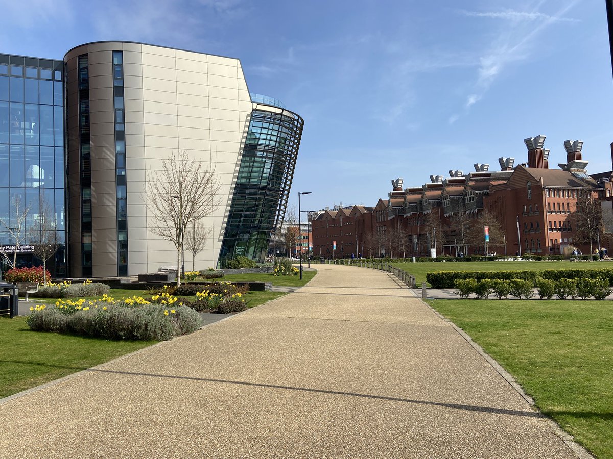 nikkipierce87's tweet photo. Spring has definitely arrived at @dmuleicester - what a gorgeous day to explore our amazing campus! https://t.co/FcUVyrV9Lc