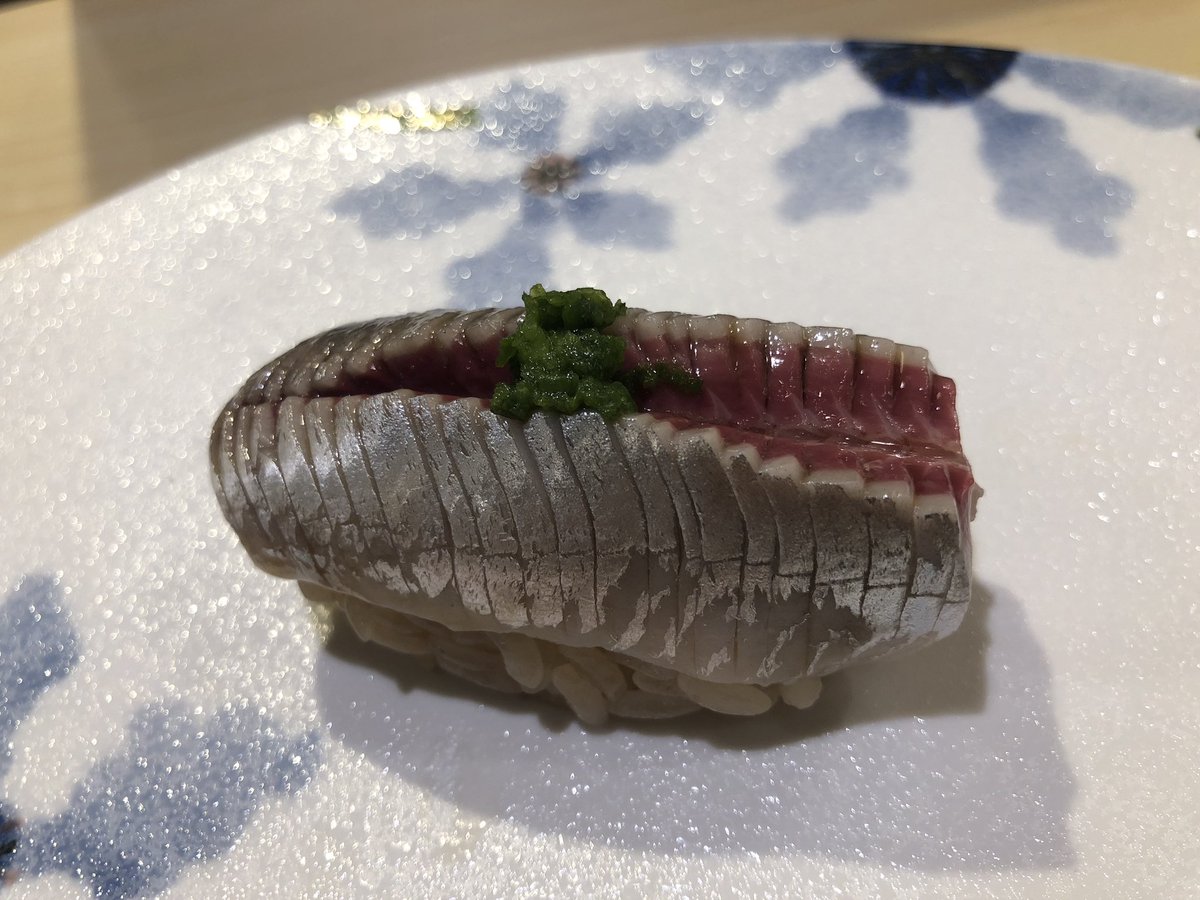 kuniedatakayuki's tweet photo. 【今日、んまかったお寿司3選】
赤貝、あじ、バフンウニ🍣
お国が看板を書かせてもらった、同級生のお店の系列店です(^。^)
新宿でこれだけクオリティーの高いお寿司屋は稀有かな、と)^o^(
#築地青空三代目
#EDOMAESS https://t.co/9qQ2AjV5bW