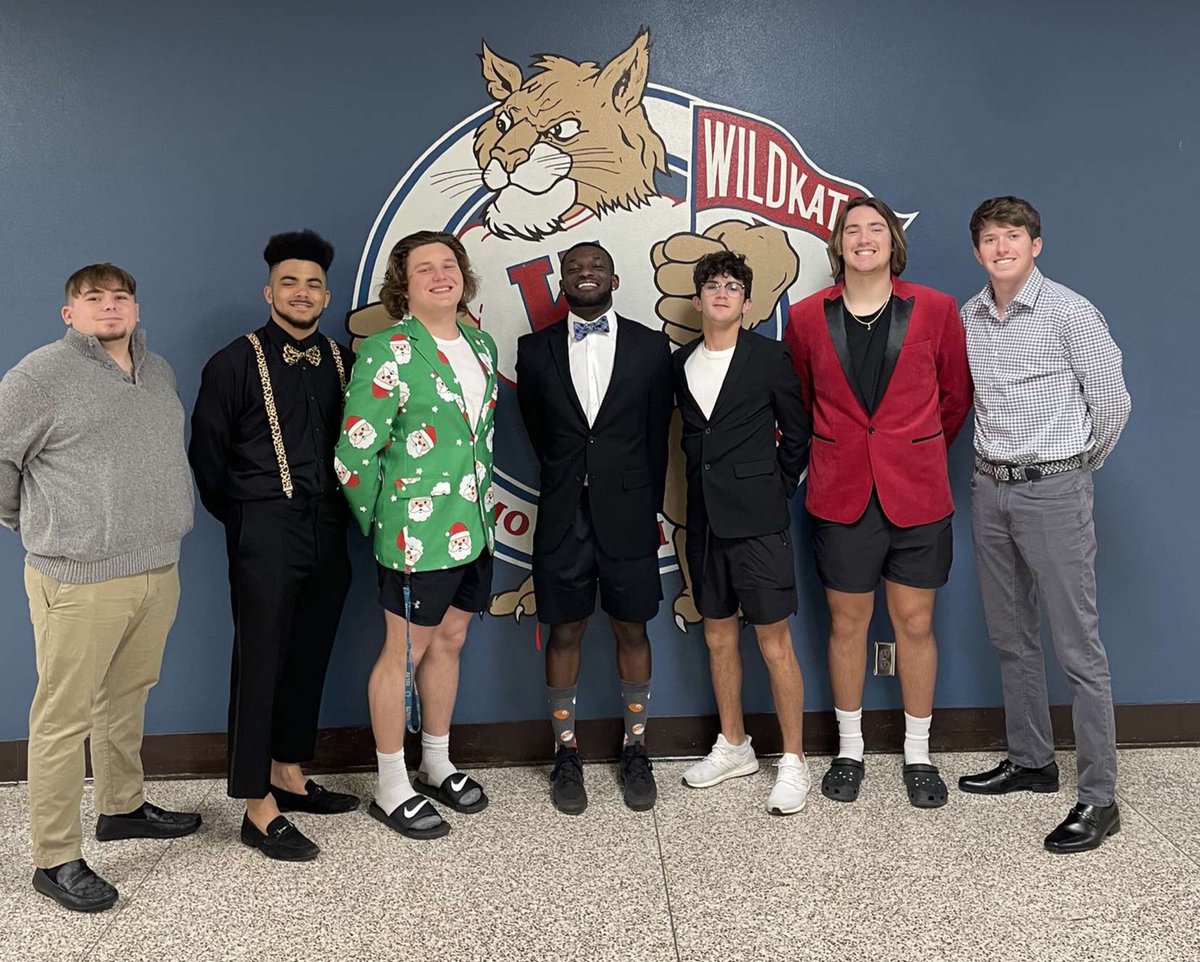 BarstoolKokomo's tweet photo. look good, play good. everyone show out today at taylor @ 7🤩🤩 https://t.co/d9212xQfLs