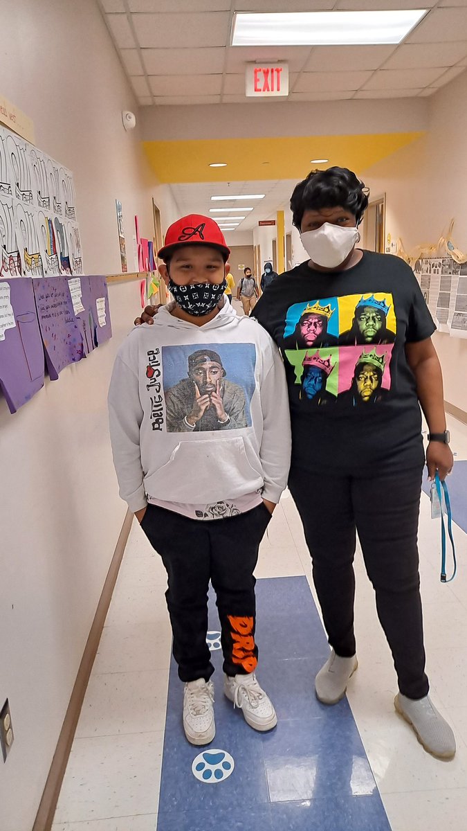 xcasa123's tweet photo. Wilburn rocking their favorite musician t-shirts.
#WilburnProud https://t.co/J7trQ1X1aE