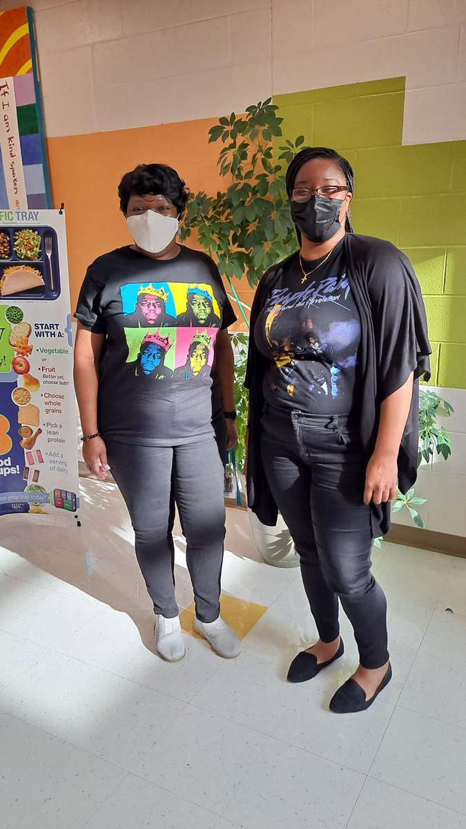 xcasa123's tweet photo. Wilburn rocking their favorite musician t-shirts.
#WilburnProud https://t.co/J7trQ1X1aE