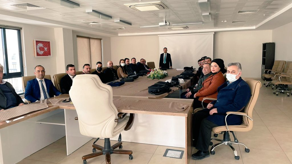 PayasMEM's tweet photo. Payas Millî Eğitim Müdürümüz Sayın Mustafa DANIŞMAN Eğitim Kurumu Müdür Yardımcılarımıza Resmi Yazışma ve Protokol kuralları semineri verdiler. @mustaf_danisman @mesutcerko @hataymem @tcmeb https://t.co/BXBQP2DIMF