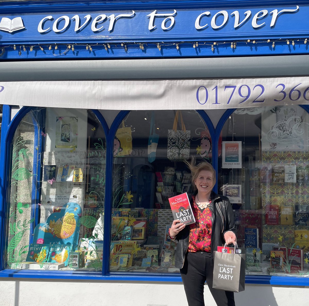claremackint0sh's tweet photo. Next up was @CovertoCoverUK where I was delighted to hear there are lots of crime fiction fans in Mumbles. Fingers crossed they like #TheLastParty 

Nik recommends this gorgeous picture book: #ALighthouseStory by Holly James and @Chalaurate https://t.co/UIXnEDTsV2