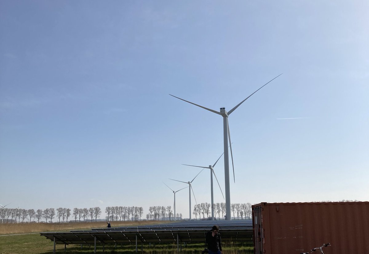 PaulEmans's tweet image. Zonovergoten opening van Energiepark Haringvliet van @VattenfallNL. Schitterende combi van wind, zon en batterijopslag op 1 aansluiting. Felicitaties! 🌬☀️🔋⚡️✅ @gem_go @zuid_holland @Stedin @MinisterieEZK