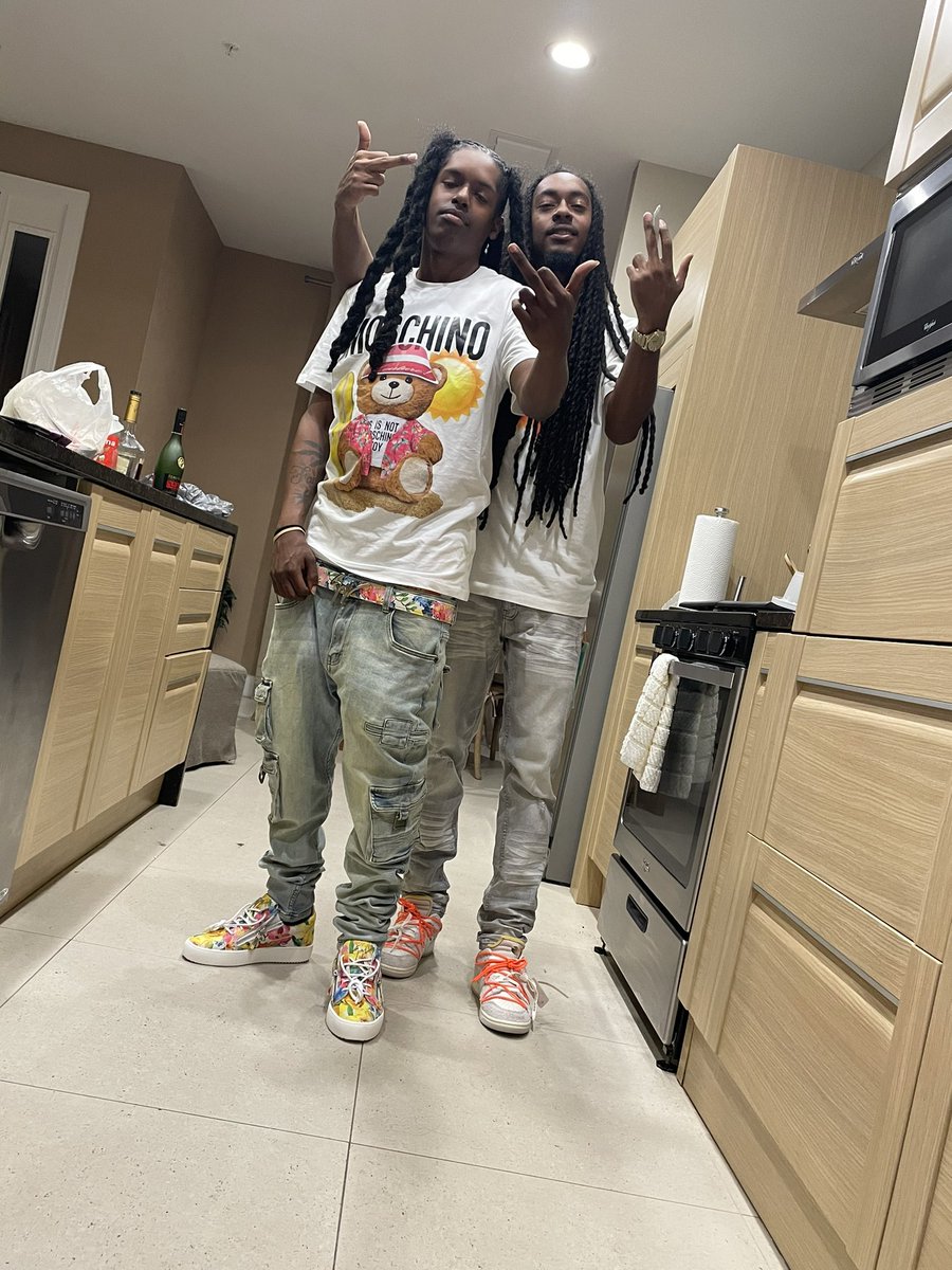 Ducked_Off24's tweet photo. Happy Gday to my young rich nigga! More life baby bro 💛💸💫🥳 https://t.co/uAsvsKYn7f