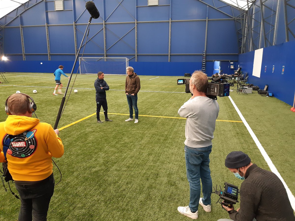 FaBeR KU Leuven (@faberkuleuven) on Twitter photo Wat maakt dat sommige voetballers zo excelleren in #traptechniek? <a href="/mvangramberen/">Maarten Vangramberen</a> testte het samen met prof. <a href="/ScienceJos/">Jos Vanrenterghem</a> uit tijdens de 1e aflevering van seizoen 3 in #Wereldrecord op @canvastv.
Aflevering gemist? Herbekijk hem hier ➡️ vrt.be/vrtnu/a-z/were…
#faber_kuleuven Wat maakt dat sommige voetballers zo excelleren in #traptechniek? <a href="/mvangramberen/">Maarten Vangramberen</a> testte het samen met prof. <a href="/ScienceJos/">Jos Vanrenterghem</a> uit tijdens de 1e aflevering van seizoen 3 in #Wereldrecord op @canvastv.
Aflevering gemist? Herbekijk hem hier ➡️ vrt.be/vrtnu/a-z/were…
#faber_kuleuven