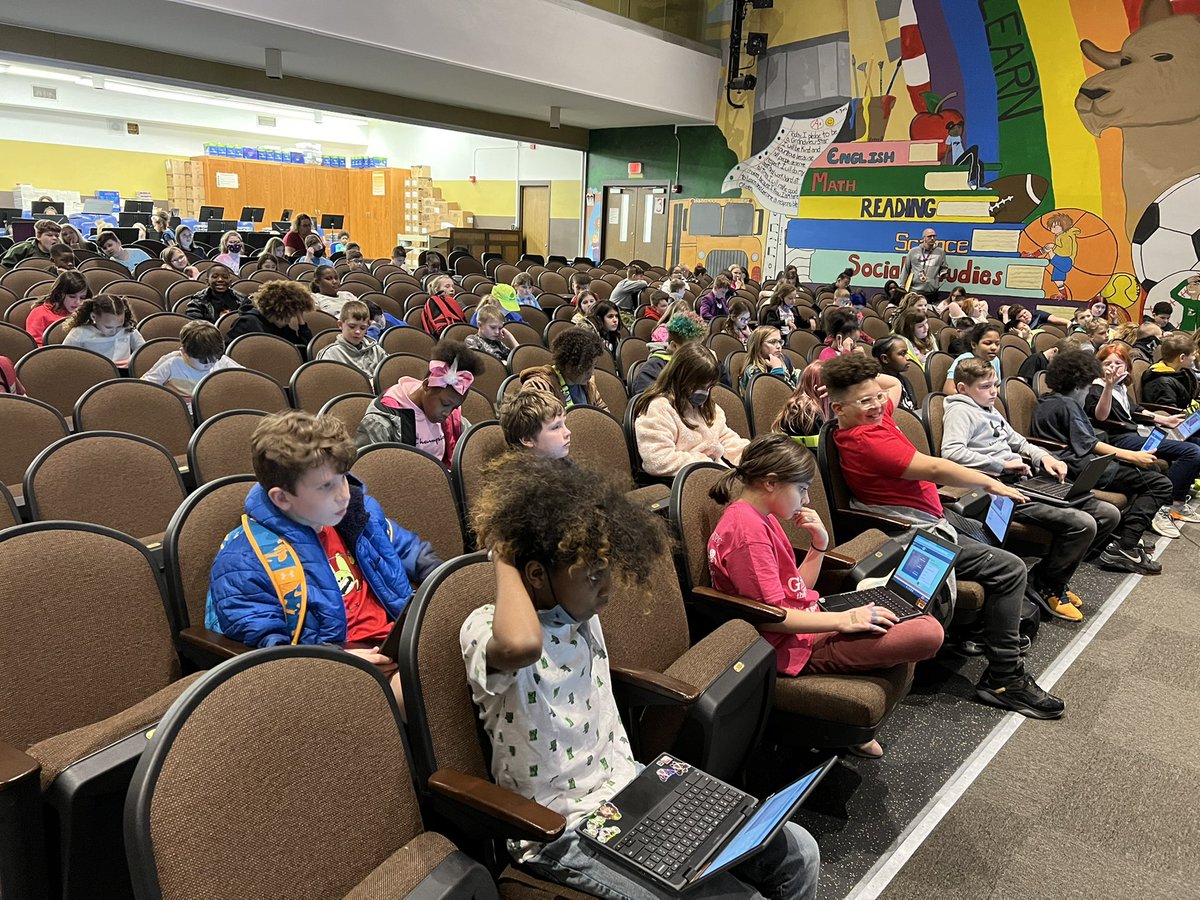 DrStanWhiteman's tweet photo. Thank you @CodeJoyEdu for providing an awesome experience for our 3rd and 4th grade students yesterday  @HighlandsSD #Rams4Life @remakelearning #HighlandsElementarySchool https://t.co/dik1WxB57r