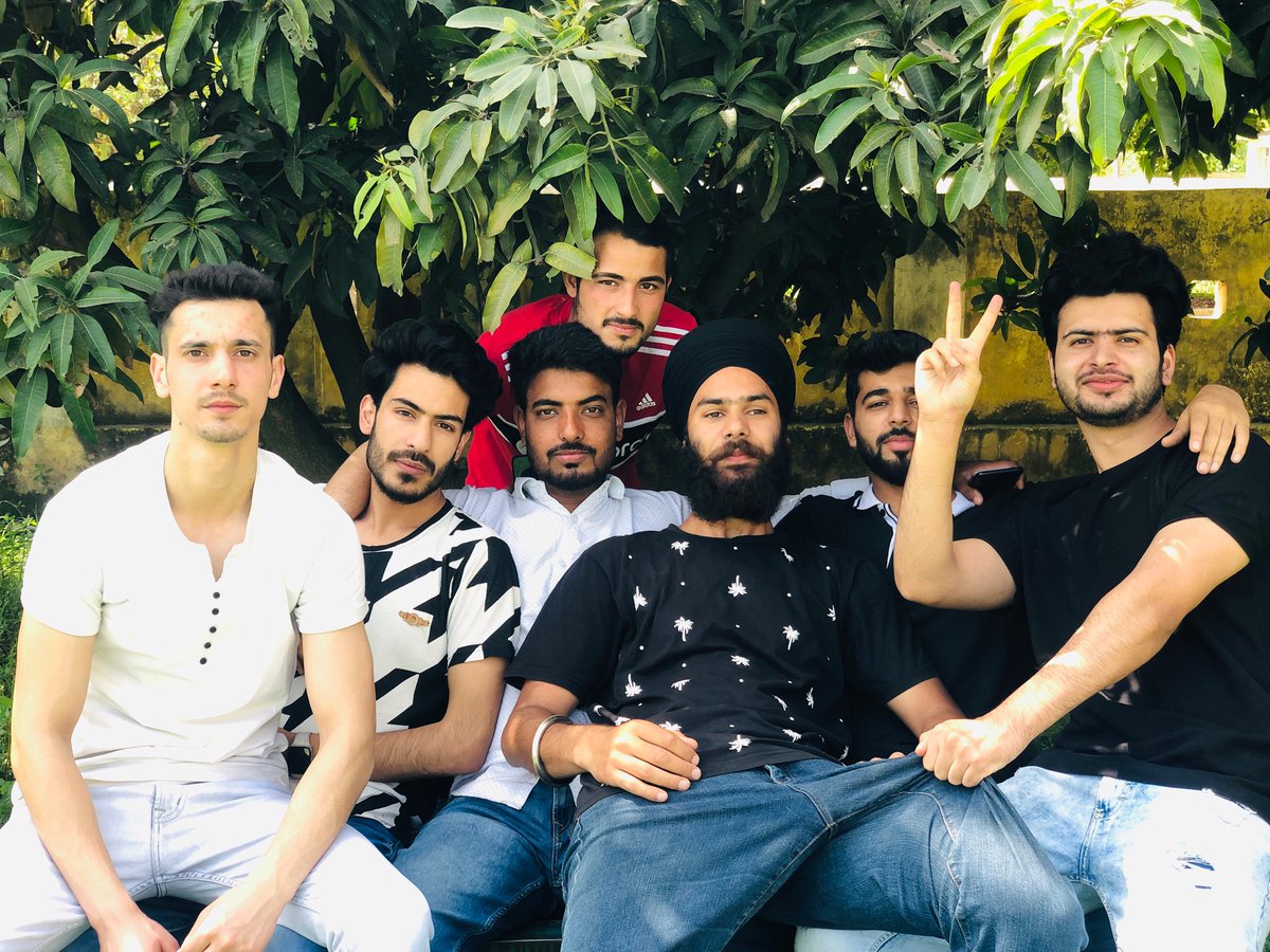 Adivasi_JK's tweet image. Many people will walk in and out of your life, but only true friends will leave footprints in your heart.
#Batchmates #CollegeLife