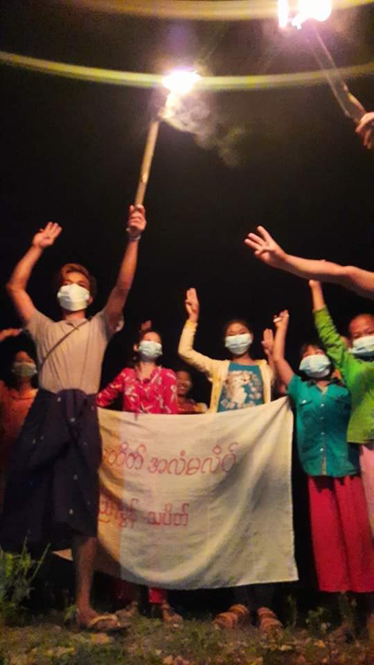 PaingMinLwin2's tweet photo. Despite having difficulties, the Pyigyitakun’s night strike led by a monk who is charged under section 505 (A) , was continued successfully today.   #ASEAN_StopLegalizingJunta  #ASEAN_StandForDemocracy #2022Mar22Coup #WhatsHappeningInMyanmar https://t.co/5yQcfUEdHF