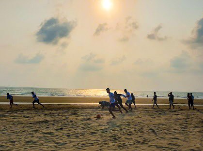 SahilWaykole47's tweet photo. I can hear "Feel the magic in the air 🎶♥️⚽" after looking at these pictures.

#football♥️ #FifaWorldCup2018Song #beachvibes #goldenhour @brfootball @433 @TrollFootball @premierleague https://t.co/VaYN84sAL9