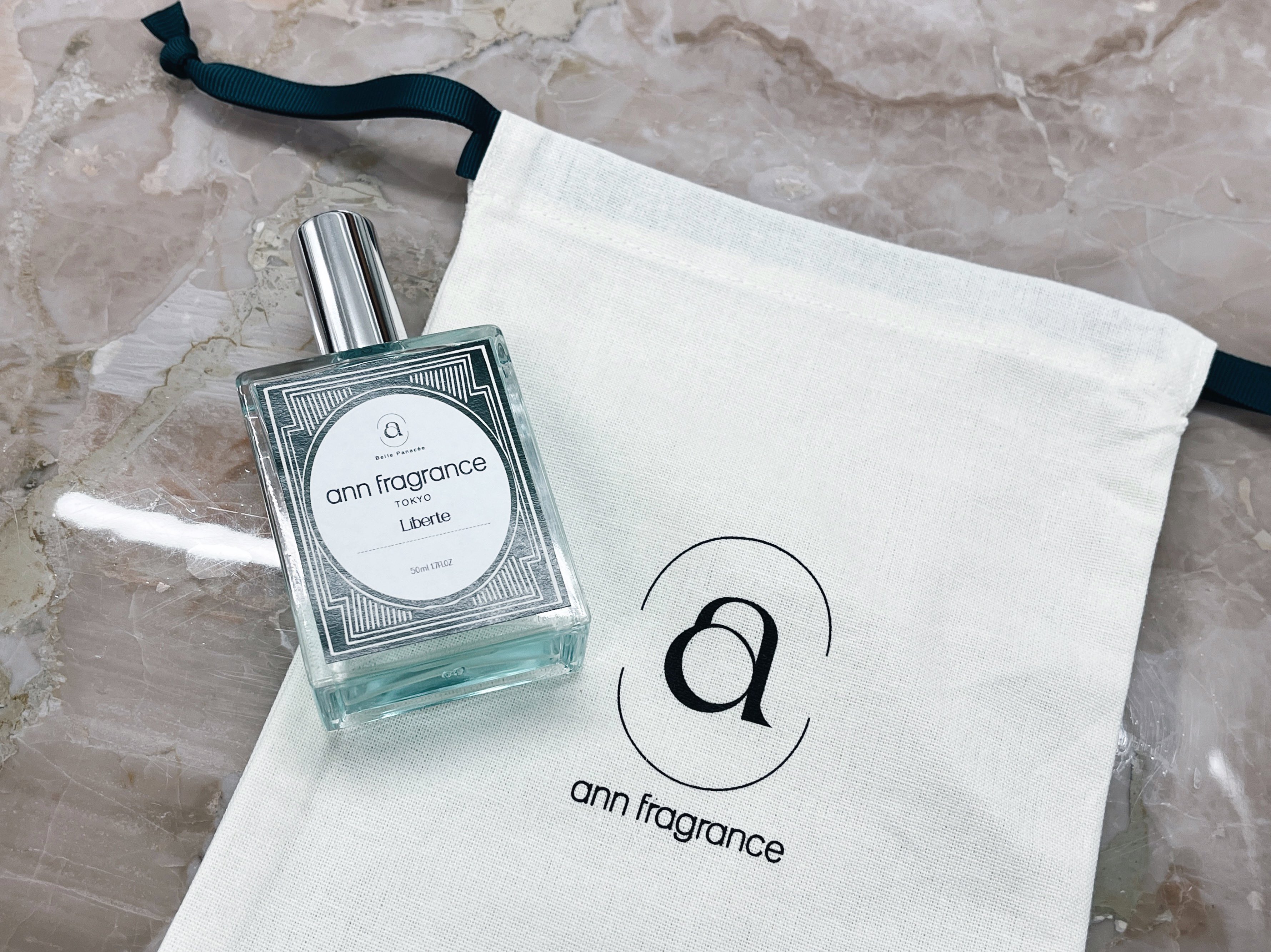 Mei 香りのアトリエ Ann Fragrance さんで 自分だけの香りのファブリックミストを調合していただきました 33種類の香りから 私はイランイランやジャスミンが特徴的な3種類をブレンド 色も 名前も決められるので推しミストにもできるよ 私はブルーで