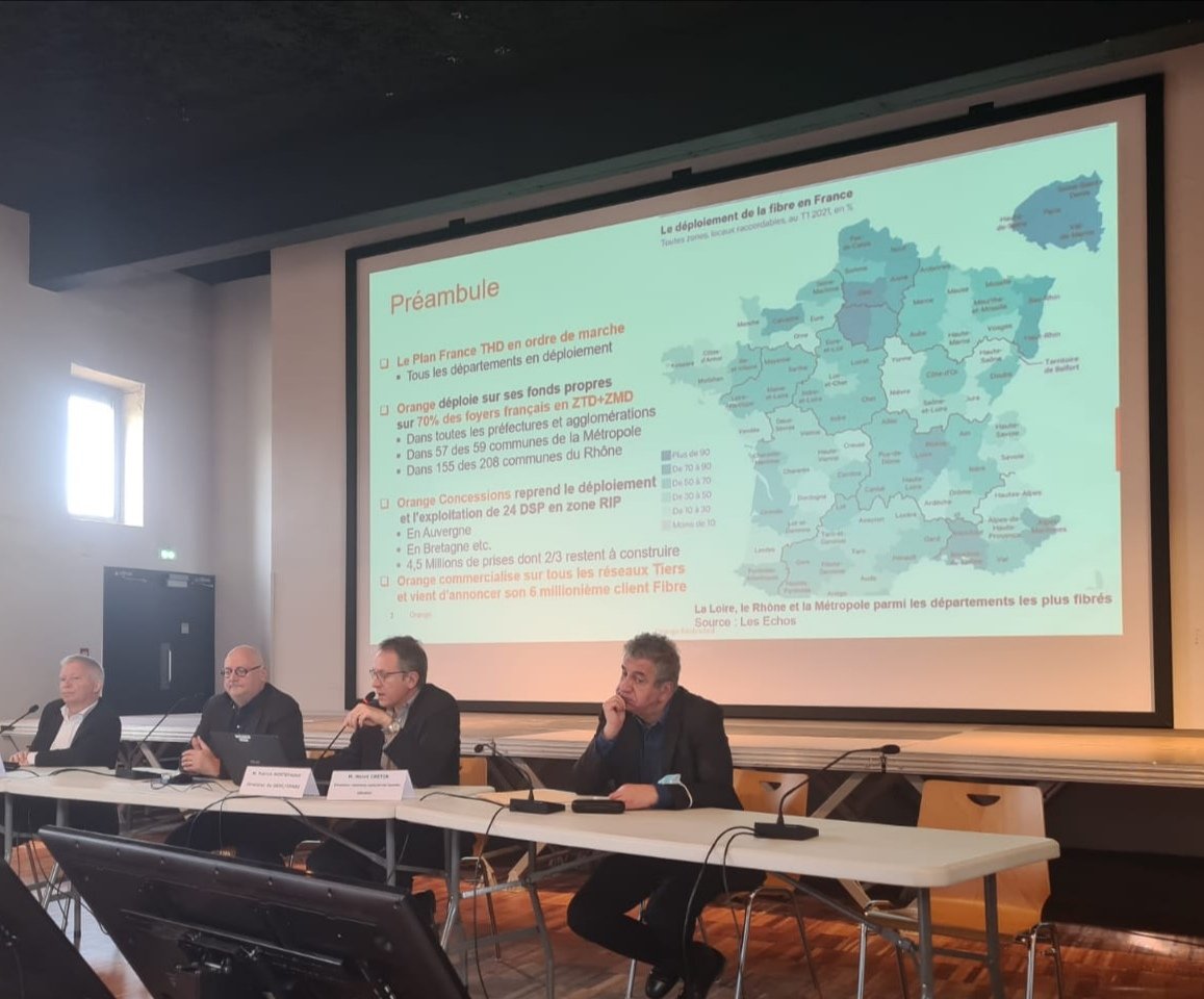 HerveCret's tweet image. Présentation de l&apos;avancement du développement #FTTH @OrangeAuRA hier dans le @rhone_fr auprès des élus #SRDC #RESEAUEPARI @BPelliercuit @jlbatany @AlticeFrance @CFHonegger