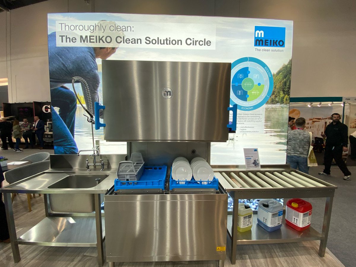 DesignInterlink's tweet image. At @HRC_Event 2022 stand building for our lovely client @MEIKOUK With thanks to @pressredrentals @hwoodmonster @DPIUKLTD @Showlite for all your assistance. #exhibitions #standbuilder #standdesign #hotel #restaurant #catering