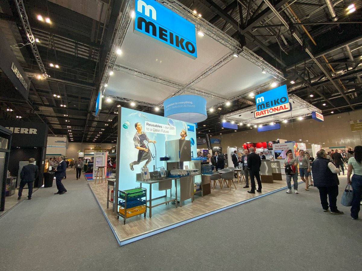DesignInterlink's tweet image. At @HRC_Event 2022 stand building for our lovely client @MEIKOUK With thanks to @pressredrentals @hwoodmonster @DPIUKLTD @Showlite for all your assistance. #exhibitions #standbuilder #standdesign #hotel #restaurant #catering
