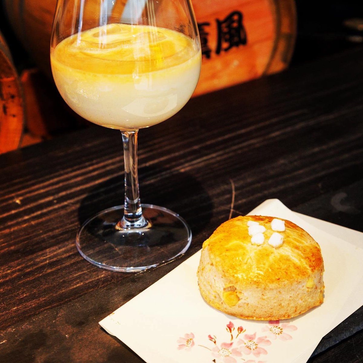 start_with71's tweet photo. 3月20日(日)
15時〜

"日本酒" × "スペシャルティーコーヒー"マリアージュイベント。

今回は
福岡の唎酒師"すぎたま"さんと

living coffeeの
バリスタ"emi"さん

話題の姪浜のパン屋さん
"ヨフカシベーカリー"さんより
国産の桜葉と花をペーストにした特製"桜スコーン"もご用意。

#start_with https://t.co/Hs1ZPaH4b4