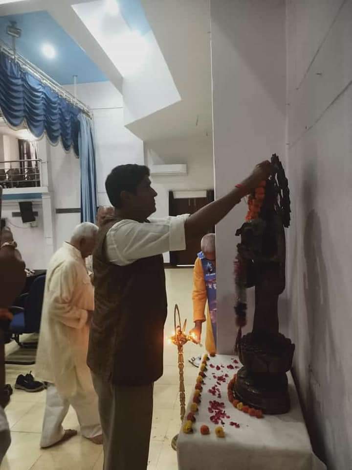 UjjwalMP's tweet photo. आज मोती महल मेमोरियल सोसाइटी में #विश्व_जल_दिवस पर #NPGC(नेशनल पीजी कॉलेज) में #जल_संचय करने की जरूरत पर जोर दिया।
आप सभी रोज थोड़ा-थोड़ा जल बचाने के लिए संकल्प ले।
" जल है तो कल है "
#WorldWaterDay https://t.co/tNPyonwc4d