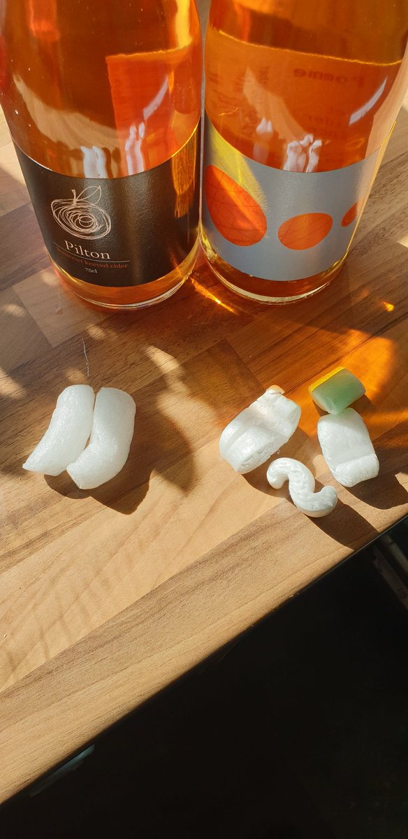 yesjessm's tweet photo. @piltoncider really looking forward to trying these amazing looking ciders, but what's with the packaging? Half dissolve in water (probs cornstarch?), half (on right) are polystyrene...gonna have to sort through a whole box of these buggers to dispose of them properly... https://t.co/vcIbvhYz5o