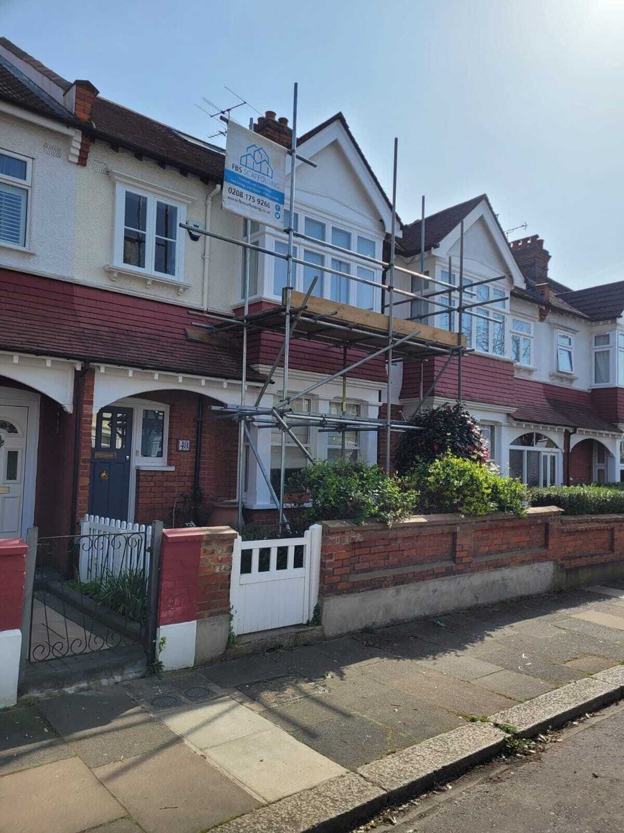 Lovely start to the day #teddingtonscaffolders #scaffolding 👌