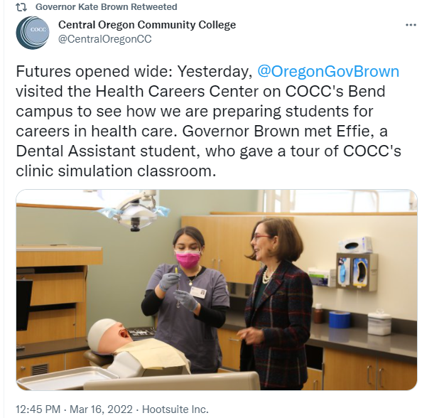 ChkLil's tweet photo. Here's @OregonGovBrown in a health care facility with no mask. #DoubleStandards #RulesForUs https://t.co/nG0YzuQfx5