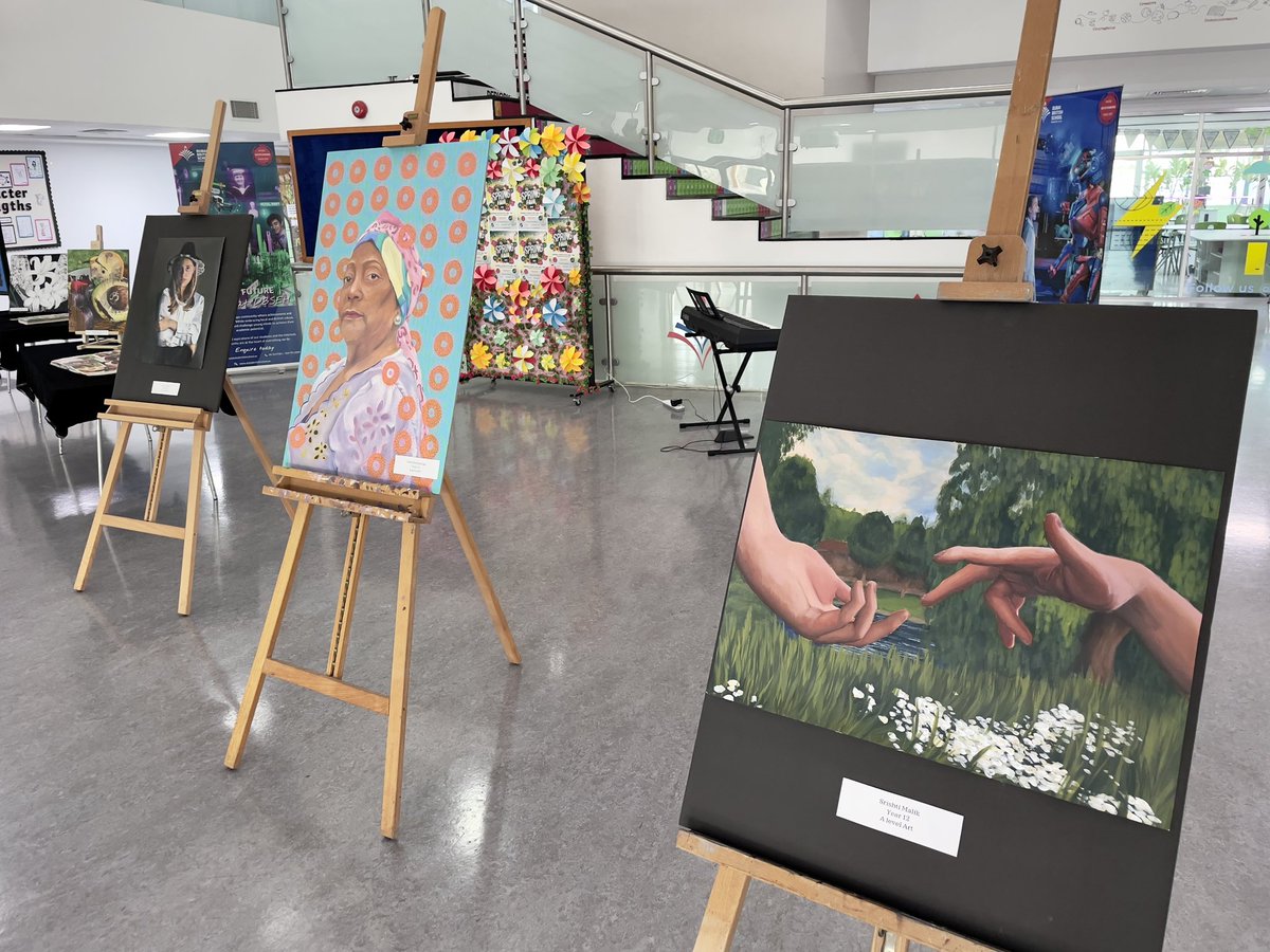 DBS_AstHead's tweet photo. The Expressive Arts Showcase has arrived @DubaiBritishEH. We have some amazing Art and Graphics work on display. #Beginsatdbseh @Taaleem https://t.co/UAUTxQTntp