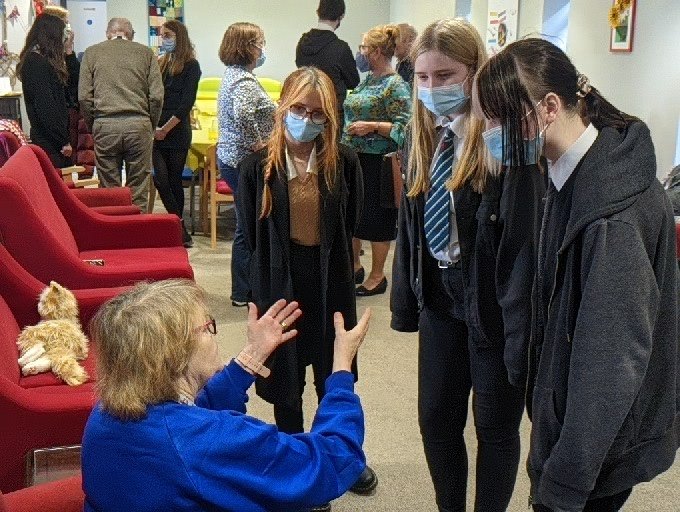 kirrieconnect's tweet photo. We were delighted to welcome pupils from Dunbar Grammar to Kirrie Connections today. We were very excited to hear about their plans for a Meeting Centre in their school! @DunbarGrammarP1 @DFEastLothian @SueNorthrop @MeetingCentres #MeetingCentres https://t.co/gYQXZccKKE